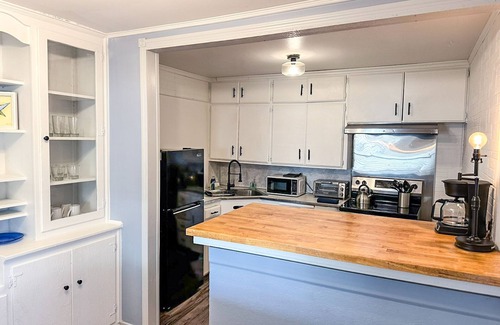 Midwest City Apartment | Affordable 2BR Getaway Near Plaza District Lilac1