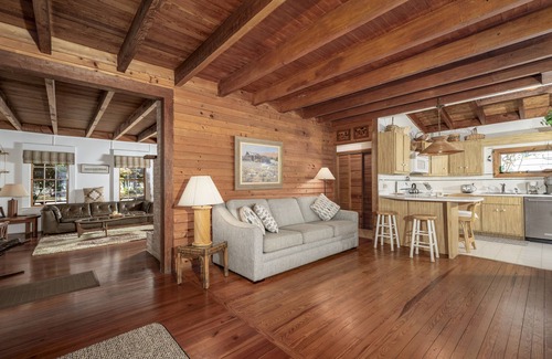 The Pines House | AFFORDABLE 5 BR OCEANBLOCK IN THE PINES- 24 Park Av, Rehoboth Bch