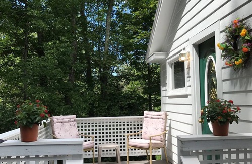 Dorset House | AFFORDABLE, CHARMING, DORSET GETAWAY. PET FRIENDLY. CLOSE TO THE HORSE SHOW.
