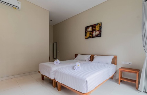 Tukad Mungga Cabin | Affordable Guest House with Pool Near Beach