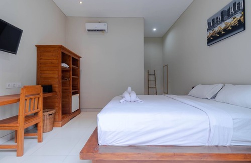 Tukad Mungga Cabin | Affordable Guest House with Pool Near Beach