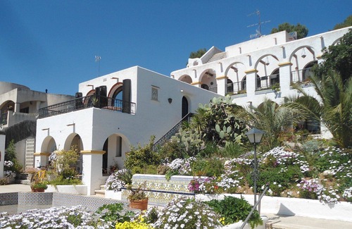 Calafell Apartment | Affordable nice apartment with 1 bedroom for individualists m. garden
