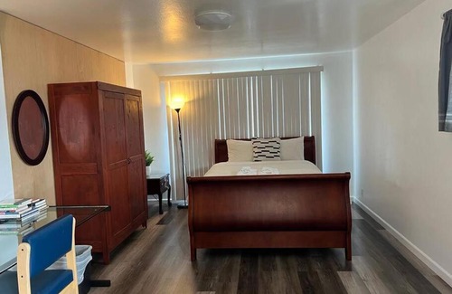 St. Francis Apartment | Affordable Private Rooms with Shared Bath Kitchen near SFO (SA)
