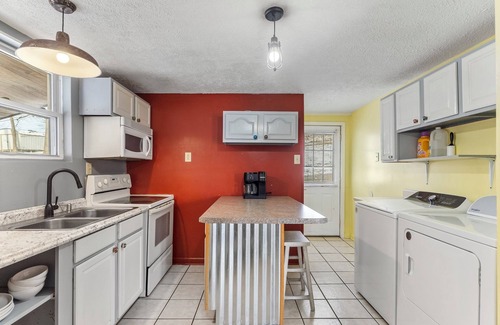Bristol House | Affordable, Private, Single Level House Steps From Hard Rock Casino Pet Friendly