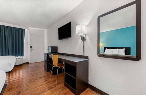 Hamilton Hotel | Affordable Stay Complete with Pool and Complimentary Parking