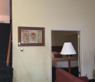 East Paris Hotel | Affordable Suites of America Grand Rapids