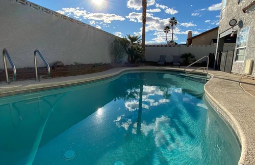 Green Valley North House | Affordable VILLA ROSA with private pool, 18mins driving to Las Vegas BLVD