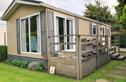 Sint Maarten Ski Chalet | After a day at the beach or a visit to one of the villages or towns in the area, it is wonderful to come home to this 4-person chalet. Would you like to bring your dog? He is very welcome in this chalet!