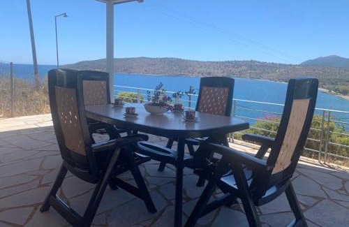 Karvelas House | Ageranos seaview house