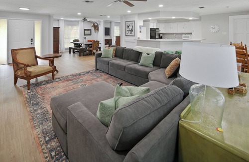 Carter's Grove House | Aggieland Dream! Renovated 4 BR Home 1.5 miles to Texas A&M