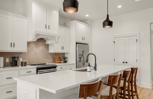 College Station House | Aggieland East, 5 miles to campus, next to Christopher’s Restaurant, Miramont.