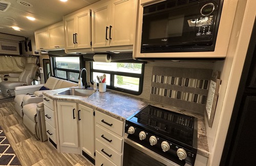 Wellborn House | Aggieland Glamping! Cozy RV with modern comforts. Only minutes from campus.