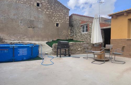 Adradas Apartment | Agradable casa con chimenea y patio totalmente privado