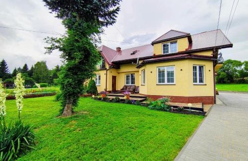 Ustrzyki Dolne House | Agrokrysia