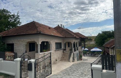 Lelesti House | Agropensiune Lupu
