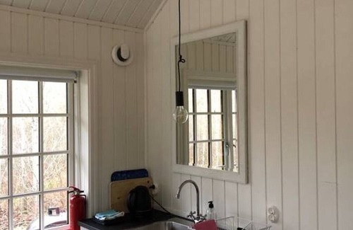 Agunnaryd Cabin | Agundaborg garden cottage with large sun deck