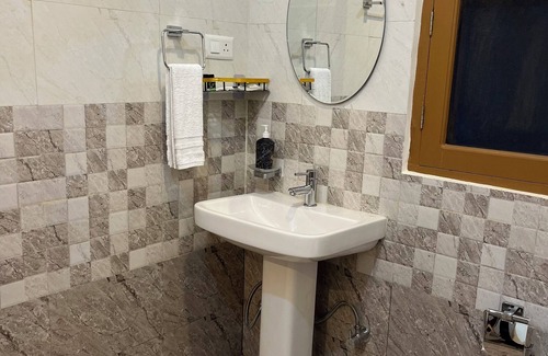 Kasol Resort | Ahava-Kasol Riverside Cafe & Cottage