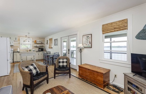 Prosperity House | AHmazing views, Private Dock, Kayaks, SUP, Arcade, and Boat Launch