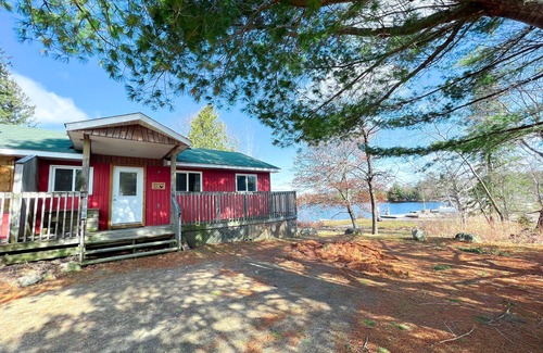 Magnetawan Cottage | Ahmic Lake Resort's 3-Bedroom Cottage Squirrel