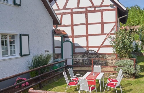 Lohrsdorf House | Ahrtal Ferienhaus Landskrone - charming half-timbered house on the red wine hiking trail