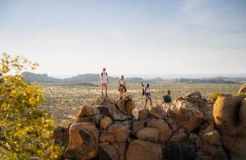 Omaruru Cabin | Ai Aiba - The Rock Painting Lodge