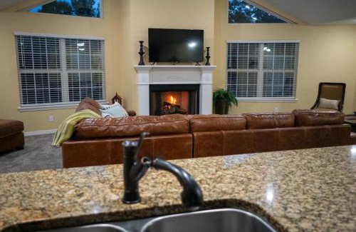 Russellville House | Aidans Mountainside Manor