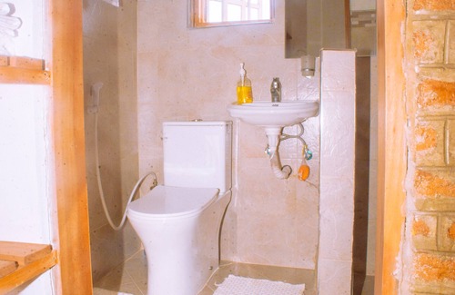 Iringa Bed & Breakfast | Aika Sunrise Treetops Home