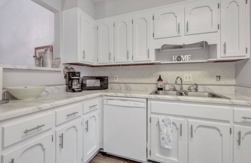 Camden County Villa | "Aint Nothin' Fancy II"