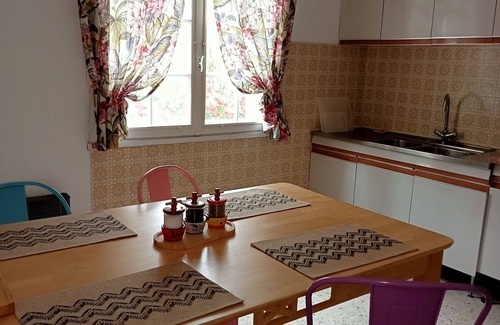 Entraigues-sur-la-Sorgue Villa | Air-conditioned house with saltwater pool in a green setting