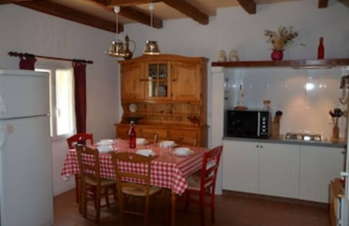 Saint-Julien-de-Crempse House | Air-conditioned, garden, private heated pool, pets welcome.