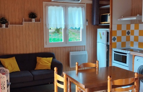 Saint-Remy-Sur-Durolle Ski Chalet | Air-conditioned chalet with enclosed garden sleeps 4