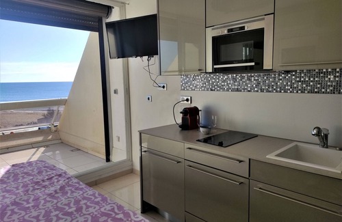 Naturist Village Apartment | Air-conditioned studio for 2 with parking and wifi