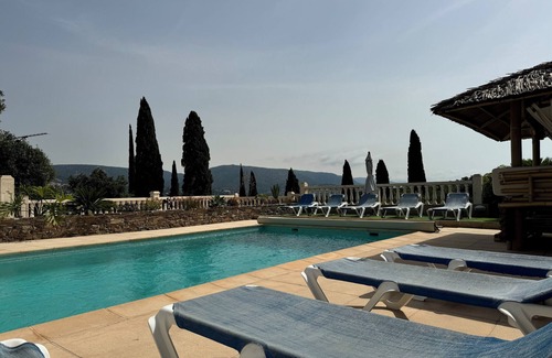 Bormes-Les-Mimosas Apartment | air-conditioned single-storey gîte with swimming pool private parking in peaceful setting