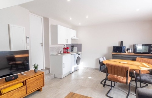 Chatelaillon-Plage Apartment | Air-conditioned studio with sea view terrace, garage and wifi