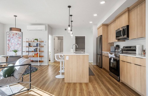 Southeast Calgary Apartment | Air Conditioned 2 BR Luxury Suite/w King Bed