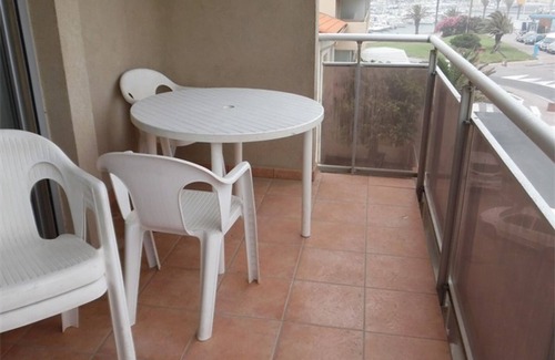 La Jetee Apartment | Air-conditioned 2-room apartment with loggia and sea view, near port and shops
