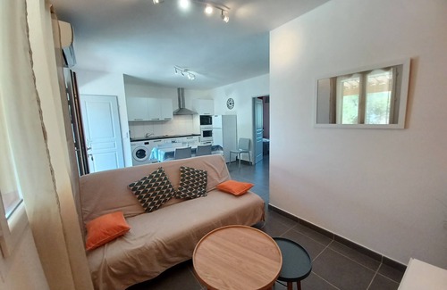 Galeria Apartment | Air-conditioned apartment, heated pool, wifi, 2 bedrooms, 7 min beach, 1 min river