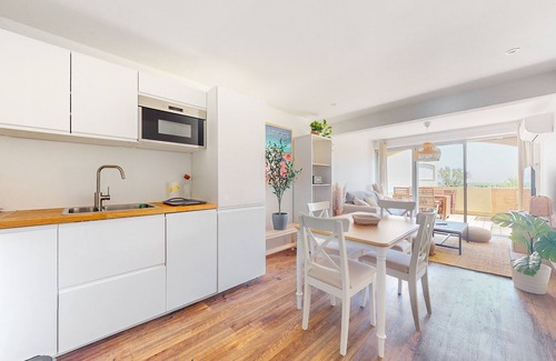 Port Leucate Apartment | Air-conditioned apartment with terrace, 5 minutes from the beach.