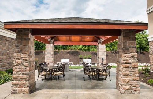 North Wales Condo | Air-Conditioned Suite | 24h Gym Access, Pool + Shared Whirlpool