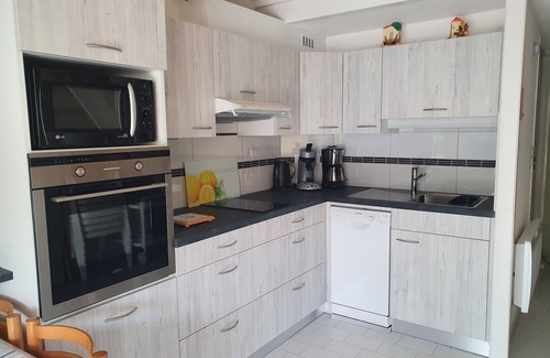 Portiragnes-Plage Villa | AIR CONDITIONED VILLA 5 pers. - SEA 200M - SHOPS 100 M - CLASSIFIED 3*.