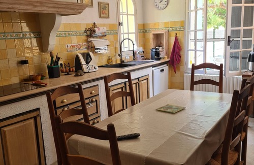 Aubignan Villa | Air-conditioned villa with pool and fence