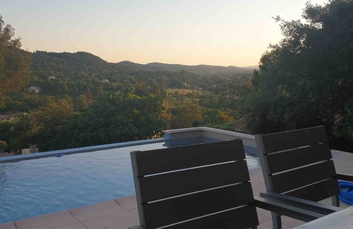 Le Val Villa | Air-conditioned villa with swimming pool Pets welcome