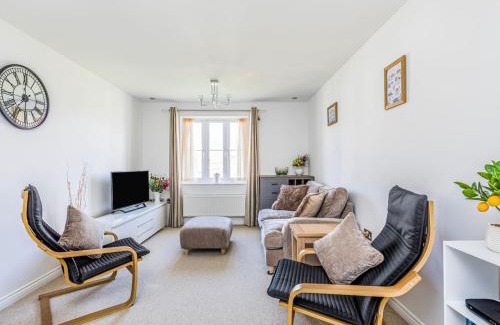 Chichester Apartment | Air Maison - Whyke Haven Modern Apartment with Private Parking