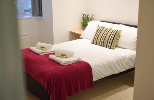 Chichester Apartment | Air Maison - Whyke Haven Modern Apartment with Private Parking