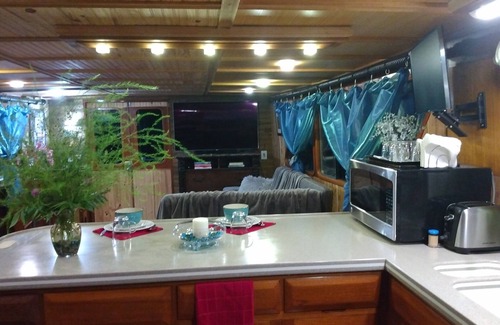 Belhaven Boat Rental | AirBnB Yacht retreat