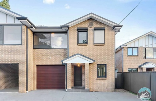 Carlingford House | Aircabin - Carlingford - Sydney - 4 Beds House