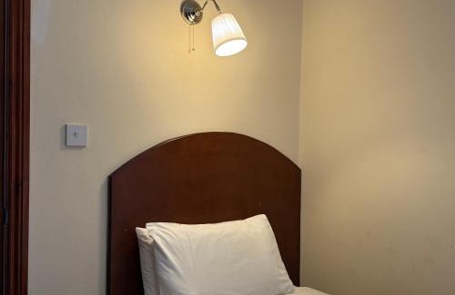 George Green House | Airport Guest House