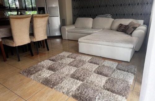 Ganztelep Apartment | Airport Road/Reptér közeli ház privát parkolóval