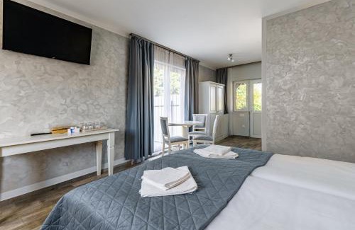 Vecses House | Airport Wanderer Inn - Vándor fogadó