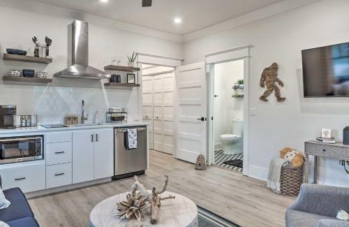 Downtown Apartment | Airy Bentonville Studio Less Than 1 Mile to City Square!